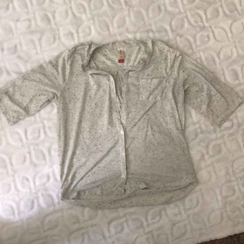 Speckled Quarter-Length Sleeve Button-Up Blouse